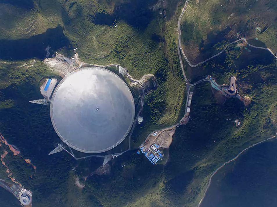 中国天眼首次探测到“宇宙深处的神秘射电信号”