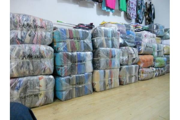 常平库存服装尾货回收价格表收购那家好