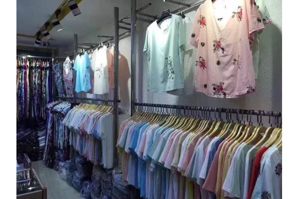 常平库存服装尾货回收价格表收购那家好