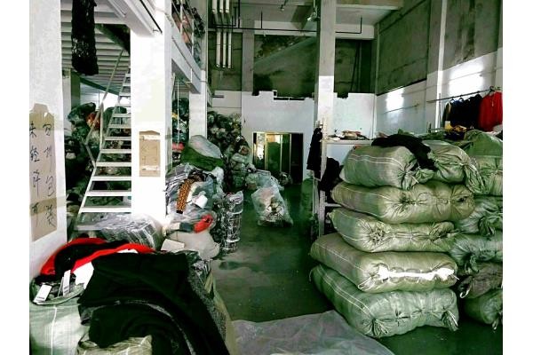 广州市花都区库存打扮批发回收【几多钱一件】